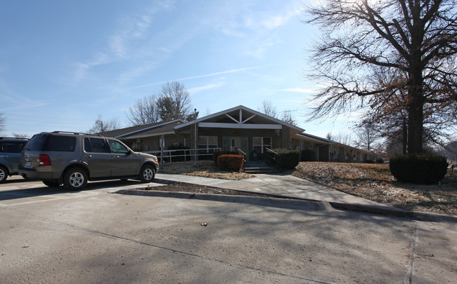 Higginsville Estates in Higginsville, MO - Foto de edificio - Building Photo