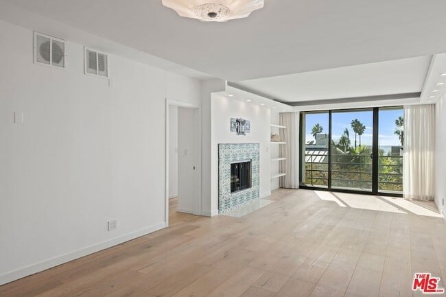 2920 Neilson Way, Unit 303 in Santa Monica, CA - Building Photo - Building Photo