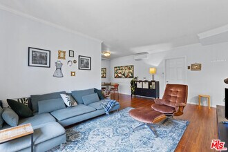 332 Rexford Dr in Beverly Hills, CA - Building Photo - Building Photo