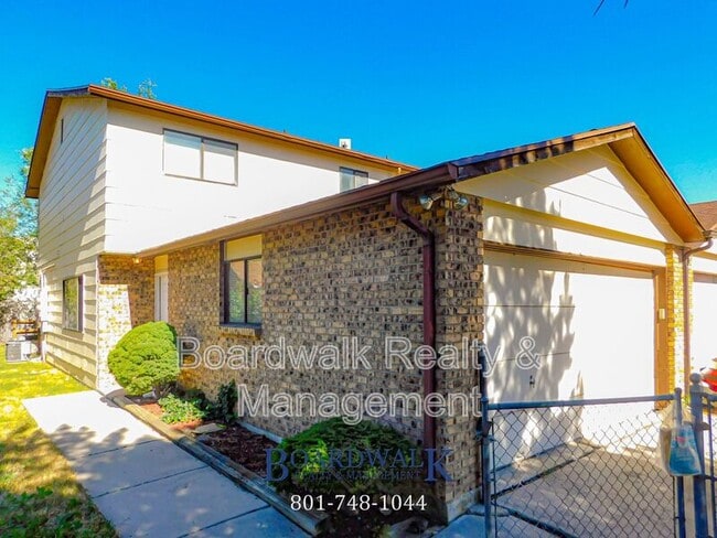8261 Ivy Dr in Midvale, UT - Building Photo - Building Photo