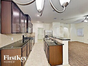 17006 Amarose Dr in Houston, TX - Foto de edificio - Building Photo