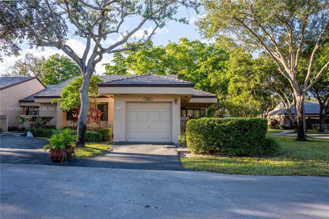 9286 Chelsea Dr N in Plantation, FL - Building Photo