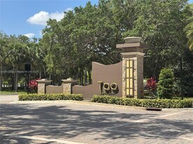 2641 N Flamingo Rd in Plantation, FL - Building Photo