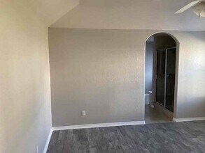 107 Cove Pl Ct in Montgomery, TX - Building Photo - Building Photo