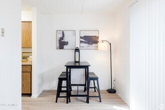 1030 S Dobson Rd in Mesa, AZ - Building Photo - Building Photo