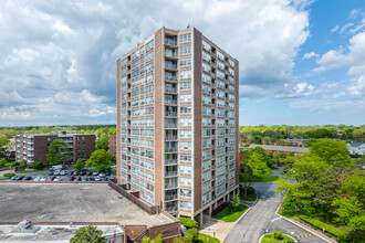 Towers of Triumvera in Glenview, IL - Building Photo - Building Photo