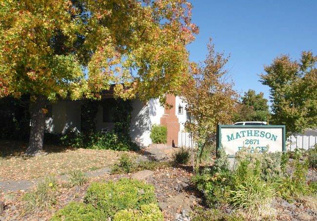 2671 Matheson Way in Sacramento, CA - Foto de edificio - Building Photo