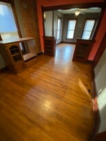 1122 N 10th St, Unit Upstairs in Quincy, IL - Building Photo