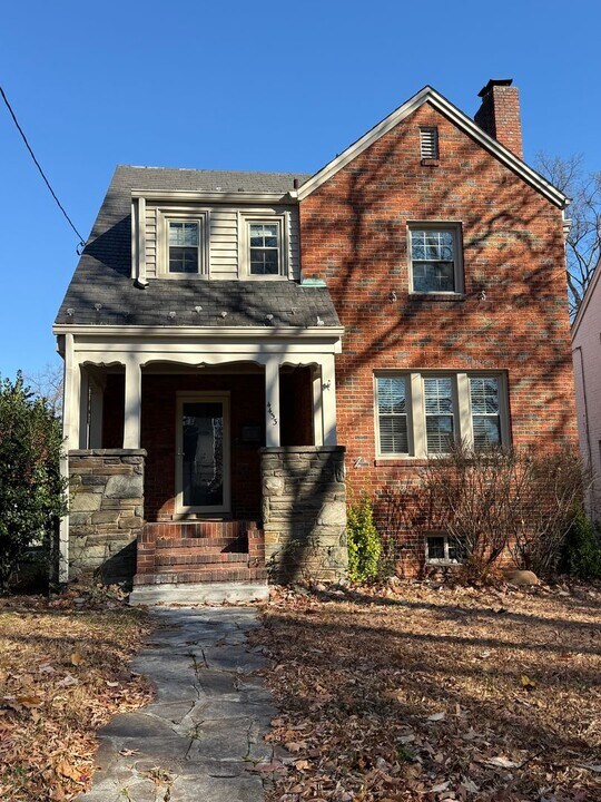 4433 South Dakota Ave NE in Washington, DC - Building Photo