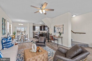 2051 Ter Vw Ln in Mechanicsburg, PA - Building Photo