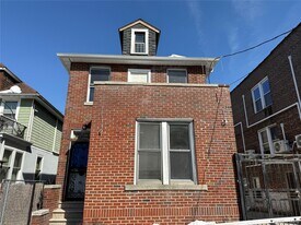 675 E 230th St in Bronx, NY - Building Photo