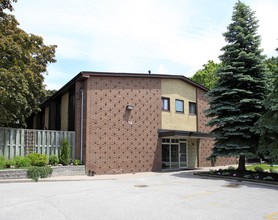 46 Three Valleys Dr in Toronto, ON - Building Photo - Building Photo