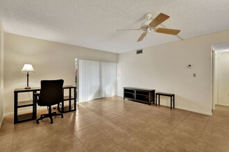 120 NW 70th St in Boca Raton, FL - Building Photo - Building Photo