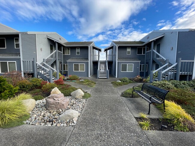 2001 Skyline Way in Anacortes, WA - Building Photo - Building Photo