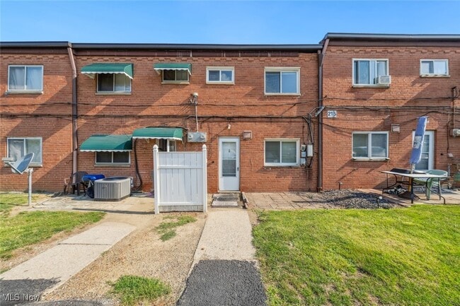 property at 215 Dalepark Dr