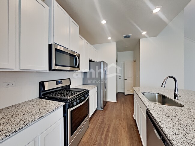 325 Pebble Beach Run in New Braunfels, TX - Foto de edificio - Building Photo