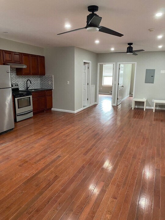 427 W Girard Ave, Unit 3 Photo
