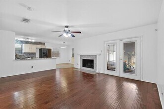 3401 Hillsdale Ln in Garland, TX - Foto de edificio - Building Photo