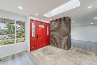 13918 SE 23rd St in Bellevue, WA - Building Photo - Building Photo