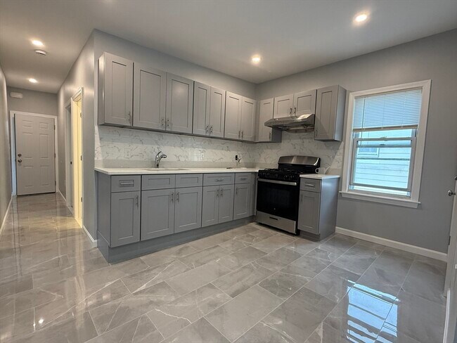 224 Billings Rd, Unit 224 in Quincy, MA - Foto de edificio - Building Photo