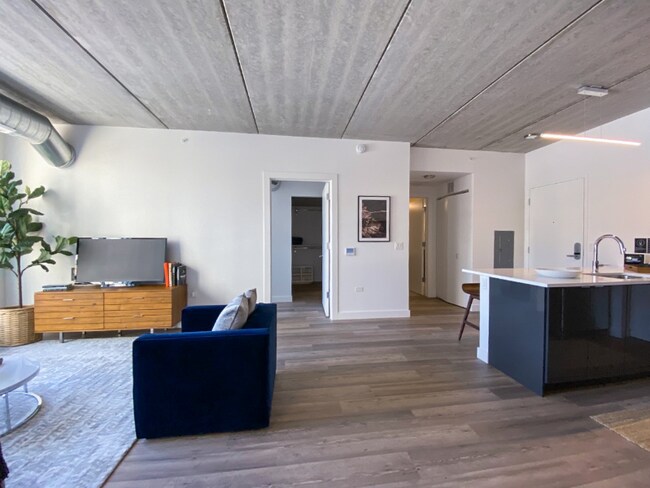 825 W Sheridan Rd in Chicago, IL - Building Photo - Building Photo
