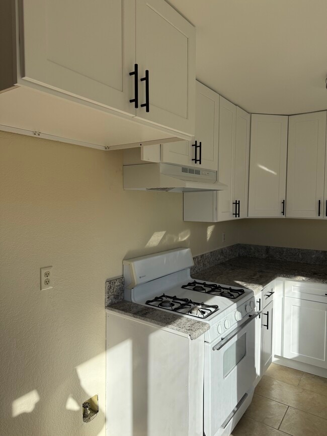 8900 Foothill Blvd in Sunland, CA - Building Photo - Building Photo