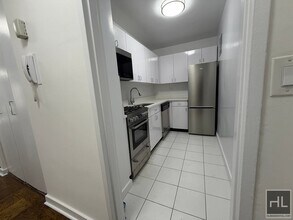 East 82nd Street in New York, NY - Building Photo - Building Photo