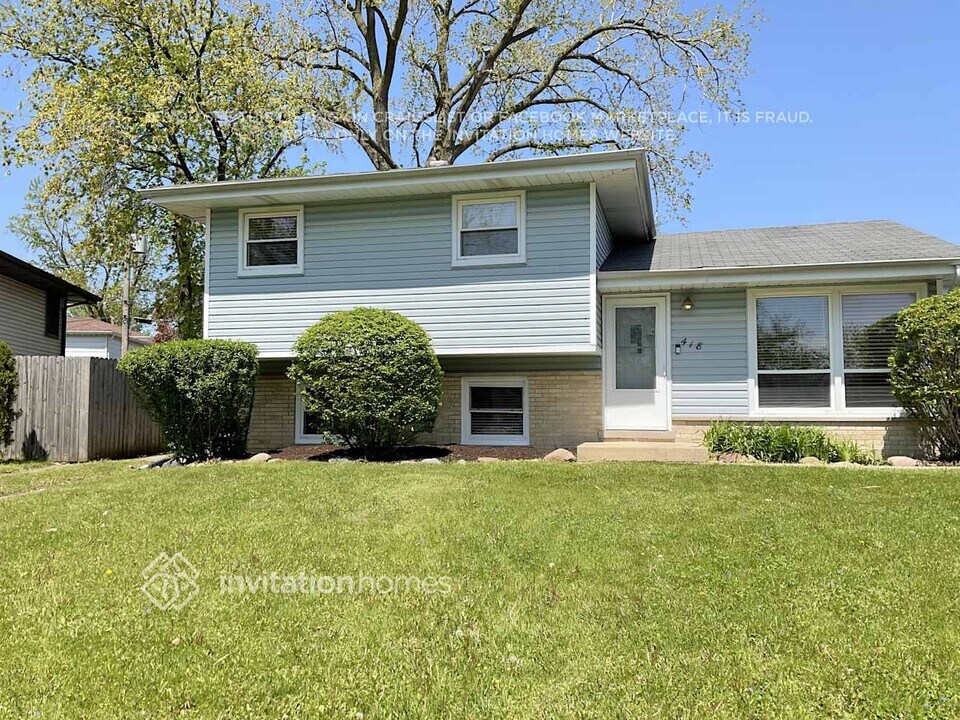 418 W Lake Park Dr in Addison, IL - Building Photo