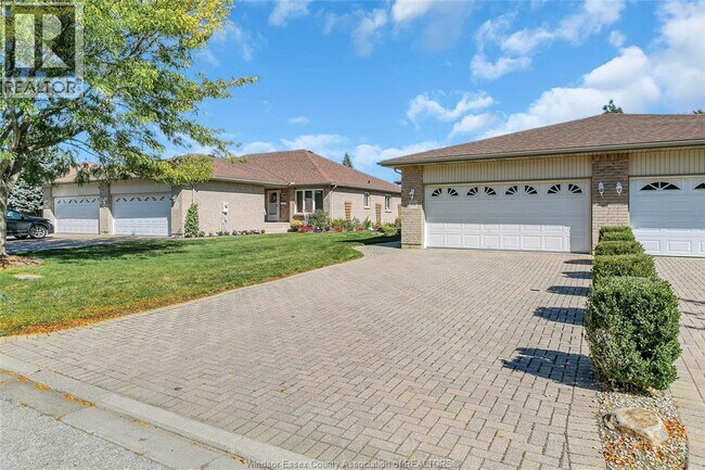 570 Rodfam Dr in Windsor, ON - Building Photo - Building Photo