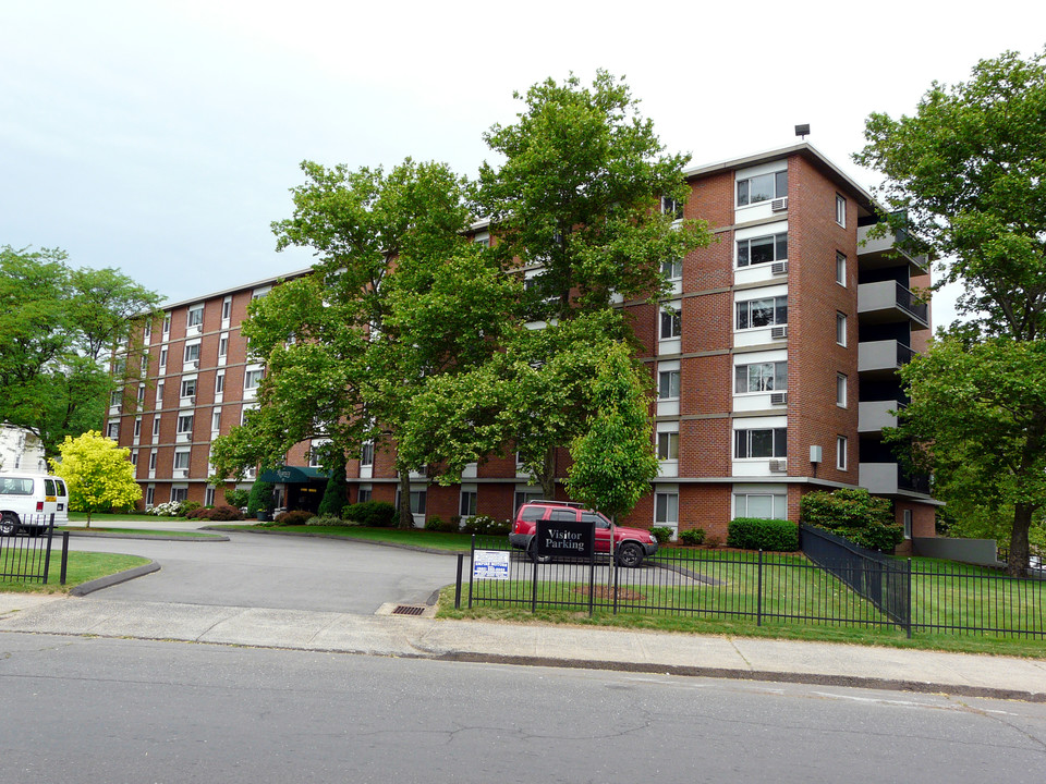 Regency Apartments in New Britain, CT - Building Photo