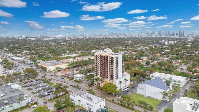 2301 SW 27th Ave, Unit 602 in Miami, FL - Building Photo - Building Photo
