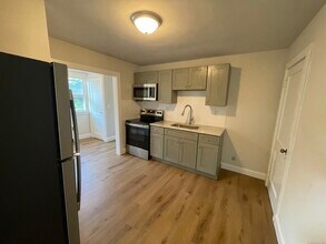 31 Main St-Unit -3 in Essex, CT - Building Photo - Building Photo