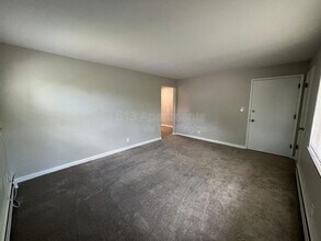 6306 Fairhurst Ave in Cincinnati, OH - Building Photo - Building Photo