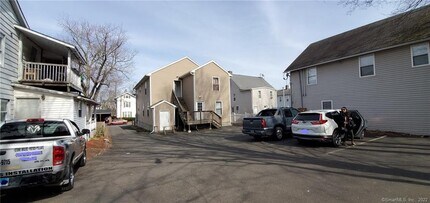 18 Montgomery St in Danbury, CT - Building Photo - Building Photo