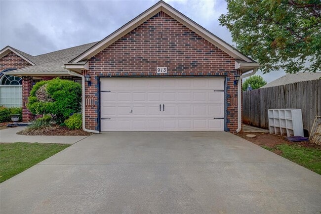 913 Elm Creek Dr in Moore, OK - Building Photo - Building Photo
