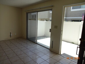 86 Bahia Cir in Santa Paula, CA - Foto de edificio - Building Photo