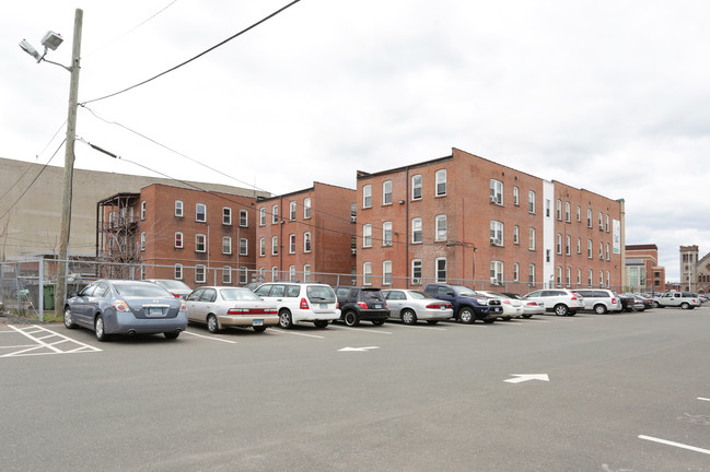 Paracas Apartments in Hartford, CT - Building Photo - Building Photo