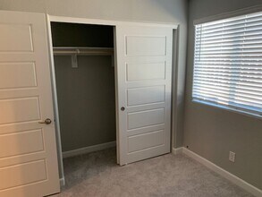 110 Cowles Ave in Henderson, NV - Building Photo - Building Photo