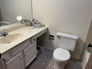 1071 Auburn Ln in Buffalo Grove, IL - Building Photo - Building Photo