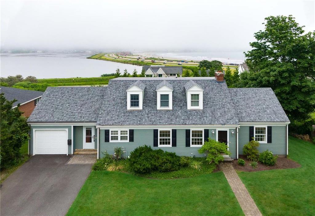 236 Eustis Ave in Newport, RI - Building Photo
