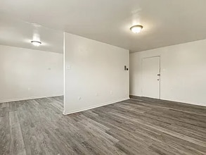 921 W Spencer St in Philadelphia, PA - Foto de edificio - Building Photo