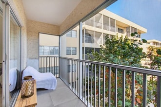 50 SW 3rd Ave in Boca Raton, FL - Foto de edificio - Building Photo