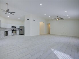 8658 E Louhelen Way in Tucson, AZ - Building Photo