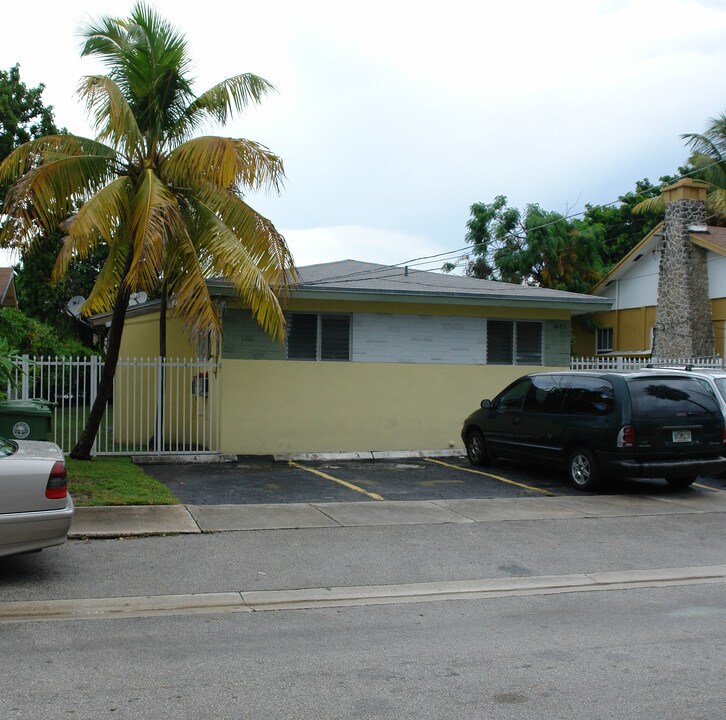 431 NE 70th St in Miami, FL - Foto de edificio