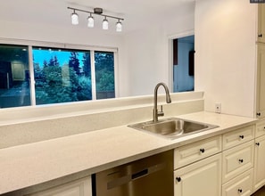 6355 121st Pl SE in Bellevue, WA - Building Photo - Building Photo