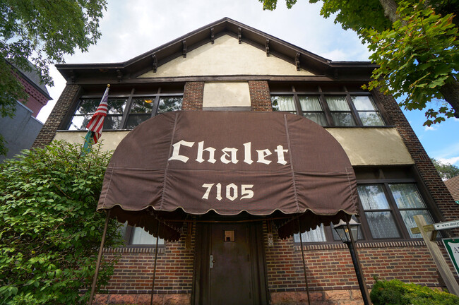 Chalet in Pittsburgh, PA - Foto de edificio - Building Photo