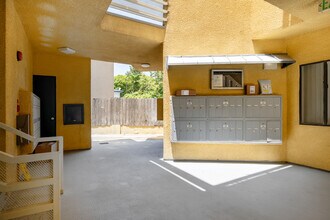 2724 Abbot Kinney Blvd. in Venice, CA - Building Photo - Building Photo