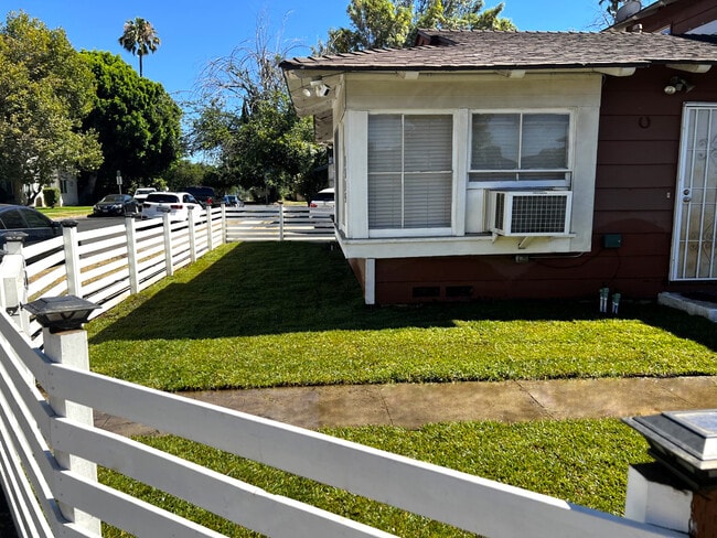 5313 Radford Ave, Unit 5313 in Valley Village, CA - Foto de edificio - Building Photo