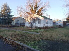 618 S Alder St in Kennewick, WA - Building Photo