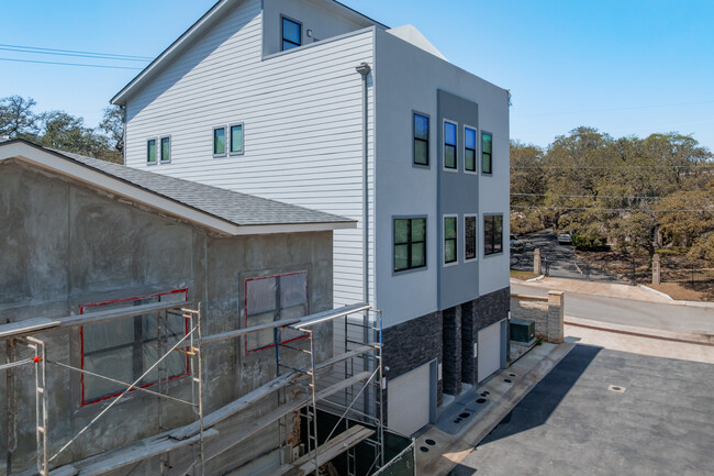 1001-1002 Oro Creek at Vance Jackson in San Antonio, TX - Building Photo - Building Photo